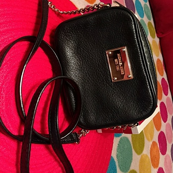 Michael Kors Handbags - Authentic Small Michael Kors leather crossbody bag